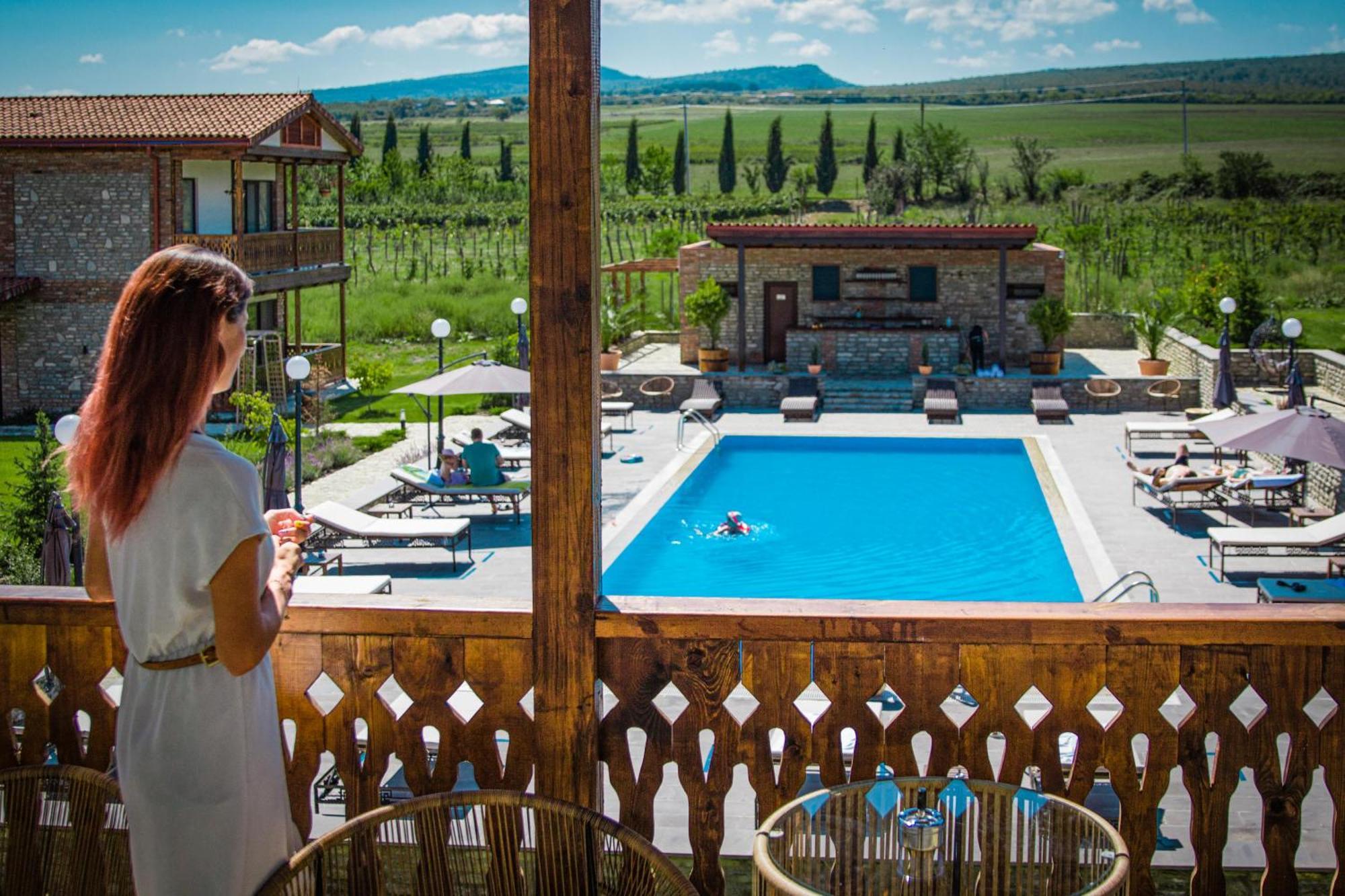 Chateau Mosmieri Hotel & Winery Telavi Exteriör bild